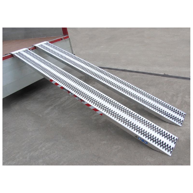 Aluminium oprijplaten: Lengte 2,5 meter, breedte 31,5cm en laadvermogen 3000kg/set