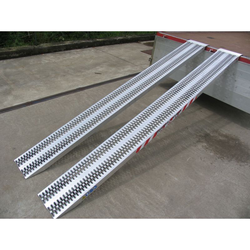 Aluminium Verladeschienen: Länge 2,5 Meter, Breite 31,5cm, Nutzlast 3000kg pro Satz