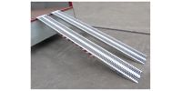 Aluminium oprijplaten: Lengte 3,5 meter, breedte 31,5cm en laadvermogen 1350kg/set
