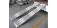 Aluminium oprijplaten: Lengte 2 meter, breedte 39cm en laadvermogen 21500kg/set