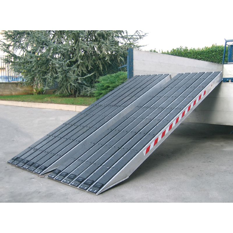 Aluminium oprijplaten: Lengte 5 meter, breedte 45cm en laadvermogen 6705kg/set
