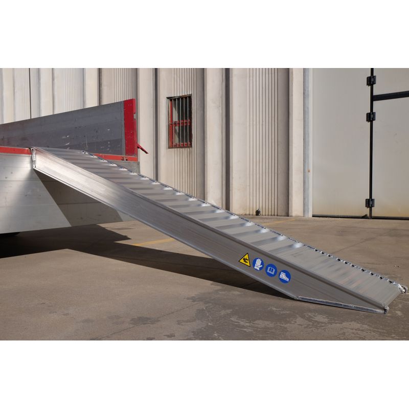 Aluminium oprijplaten: Lengte 4,5 meter, breedte 60cm en laadvermogen 8500kg/set